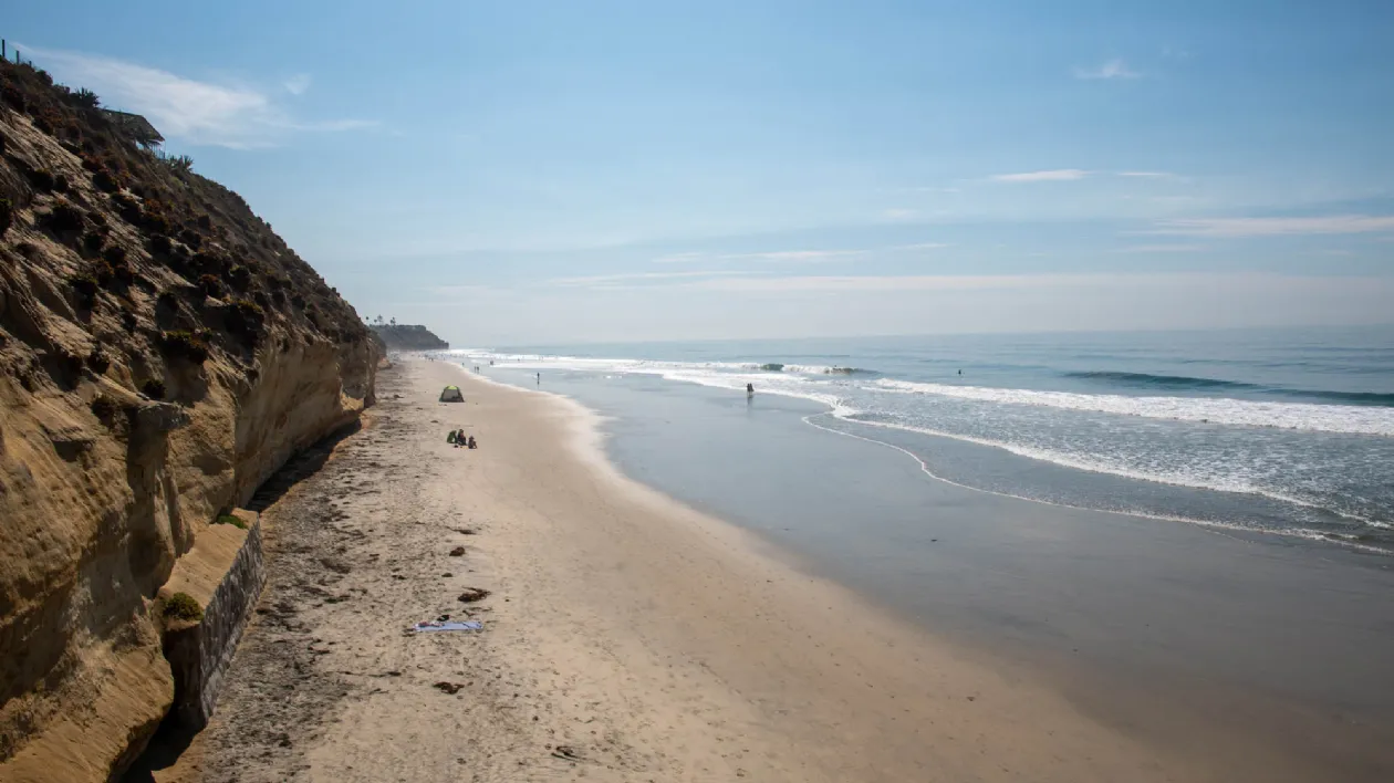 lrg looking south at stone steps beach